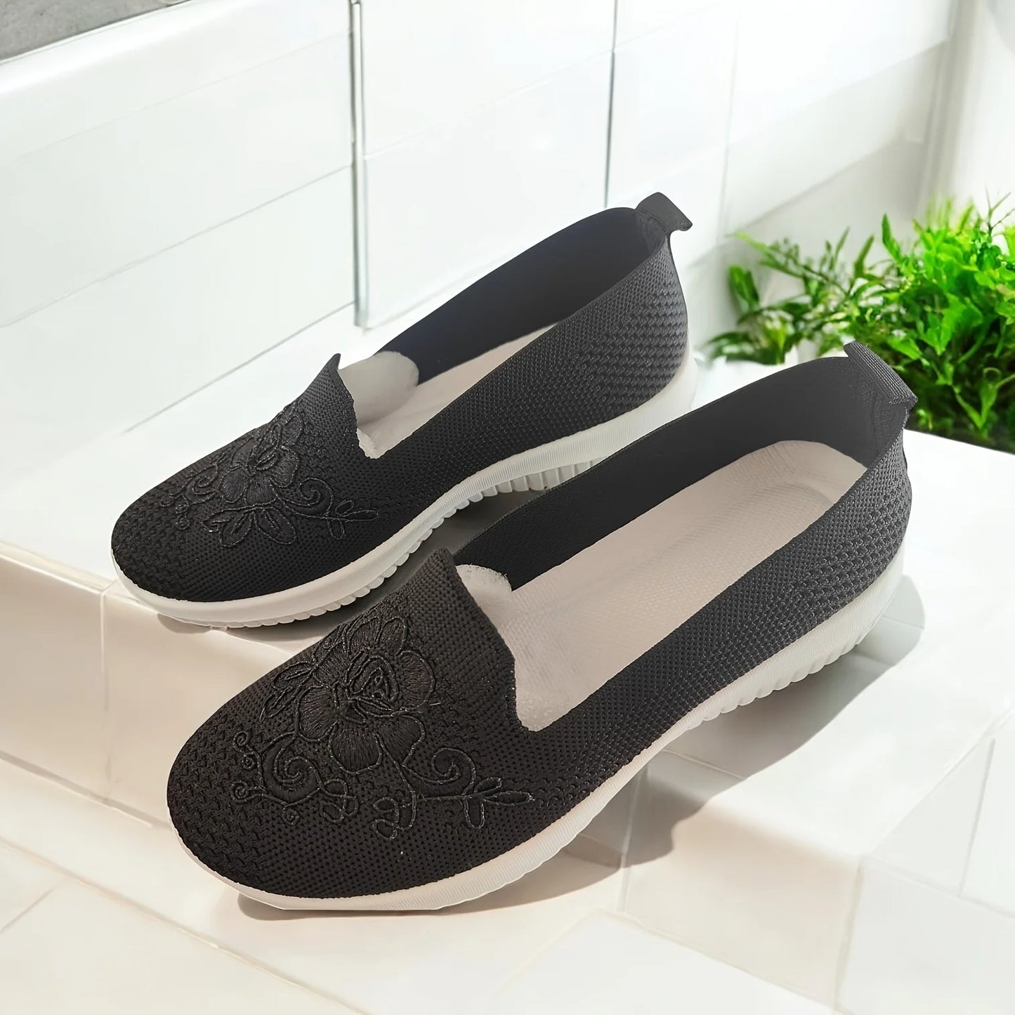 Women's Slip-On Knit Mesh Loafers Lightweight and Comfortable Breathable Mesh Walking Shoe Casual Embroidered Flat Loafers