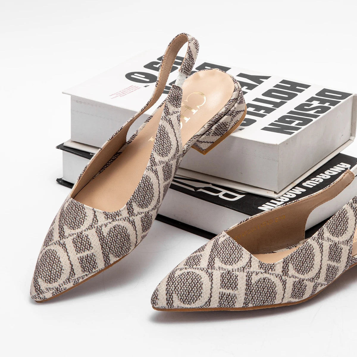 Summer Low Heel Ankle Strap Sandals Open Toe Sexy Travel Party Sandals Light Luxury Design New Women's Flat Bottom Sandals